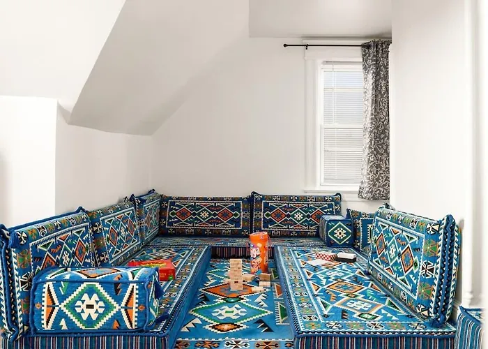Whole House Near Nyc And Transit With Game Room Fire Pit And King Bed