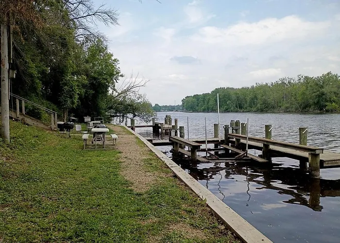 Cozy Riverside Cabin Rental With Fishing Access On Wolf River, Wisconsin