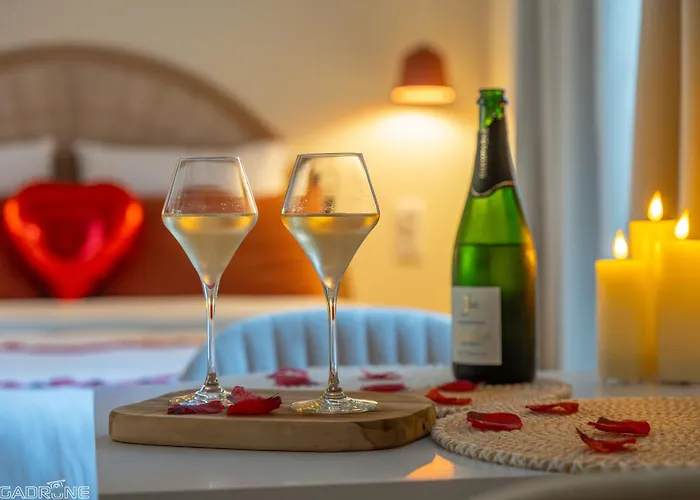 La Cadurcienne "Love Room" Jacuzzi & Piece Secrete Cahors Centre Historique