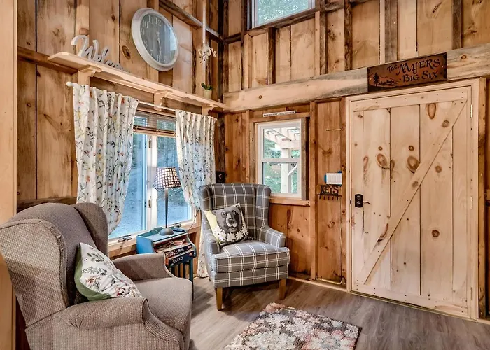 Pet Friendly Glamping In A Vintage Hay Wagon To Discover The Adirondacks