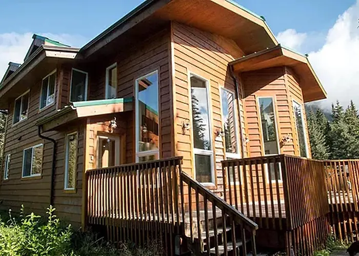 Quiet Tree House-Style Cabin In The Chugach National Forest, Alaska