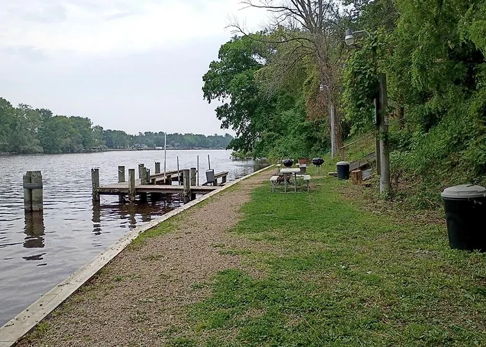 Cozy Riverside Cabin Rental With Fishing Access On Wolf River, Wisconsin
