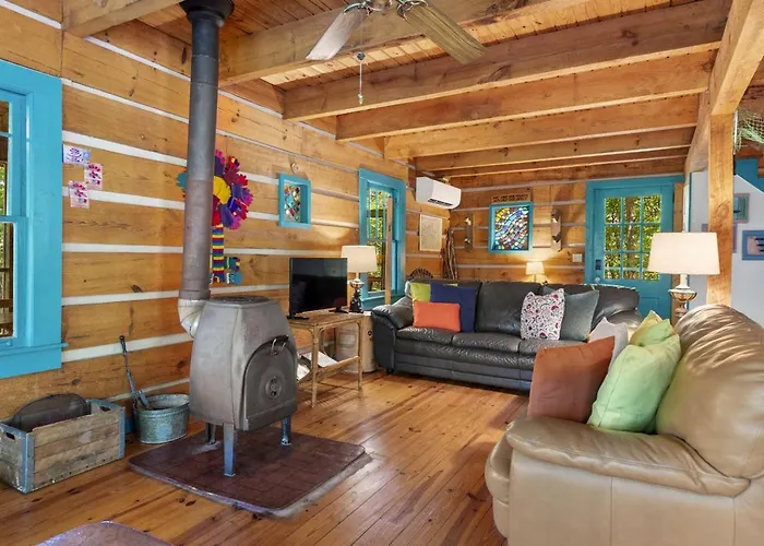 Beautiful Rustic Cabin Surrounded By Nature With Incredible Views And A Wrap-Around Deck For An Amazing Glamping Experience In Marshall, Nc