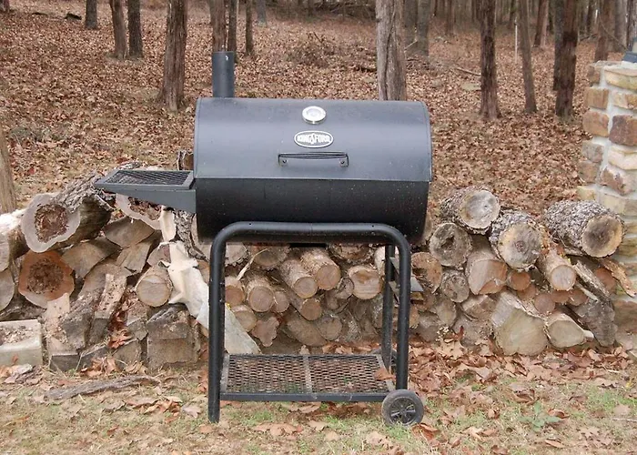 Lakefront Cabin Getaway With Firepit Near Ozark National Forest In Scranton, Arkansas