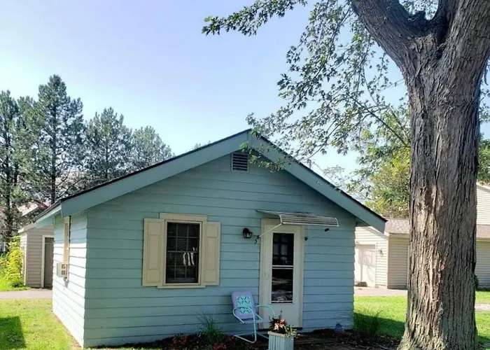 Rustic Lakeside Vacation Rental With Beach Access In Vermilion, Ohio