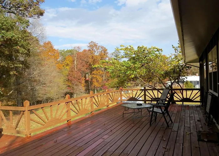 Rustic Cabin Rental Near Meramec State Park, Missouri