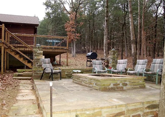 Lakefront Cabin Getaway With Firepit Near Ozark National Forest In Scranton, Arkansas