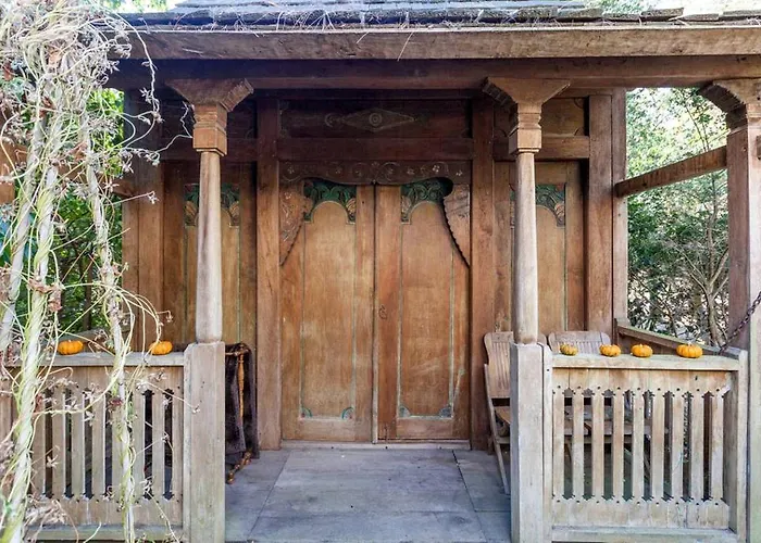 Antique Indonesian Teakwood Cottage For A Romantic Getaway In Petaluma, California