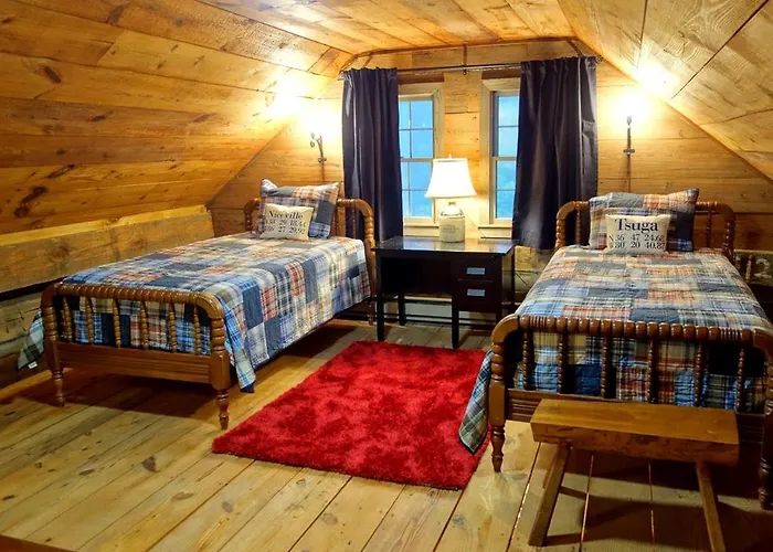 Secluded Cabin Nestled In The Woodlands Of Meadows Of Dan, Virginia
