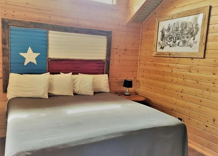Amazing Family Vacations In Nature In This Cute Log Cabin Near Austin, Texas