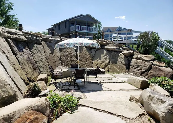 Rustic Lakeside Vacation Rental With Beach Access In Vermilion, Ohio