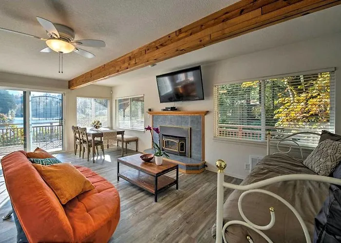 Beautiful Cabin Rental With Private Hot Tub On The Skykomish River In Washington