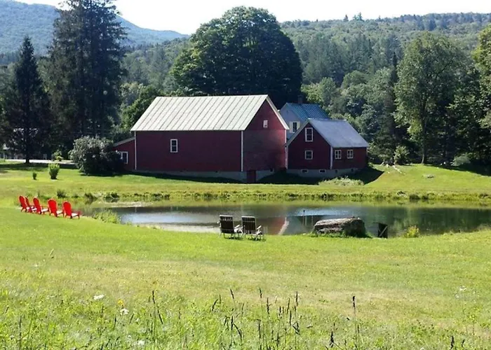 Modern Luxury Farmhouse With A Jacuzzi Tub Near Woodstock, Vermont