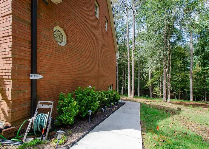 Private Luxury Suite- 2 Bedroom Sleeps 6