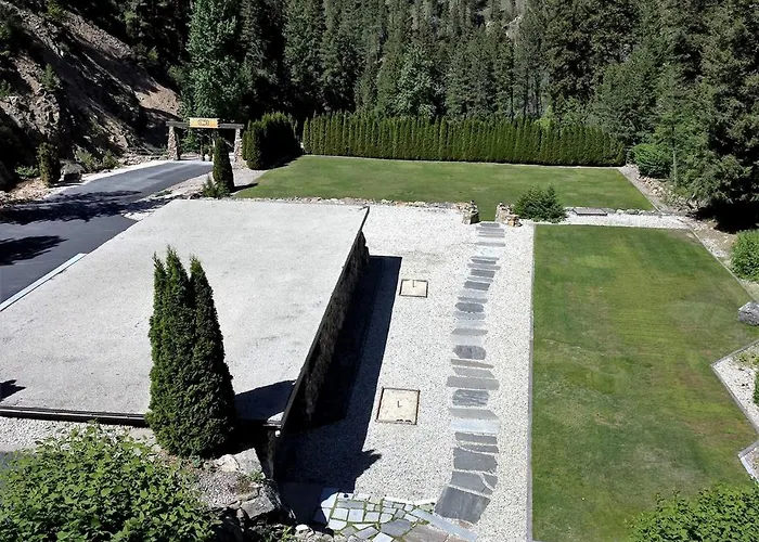 Amazing Mountainside Vacation Rental With Private Hot Springs In Hamilton, Montana