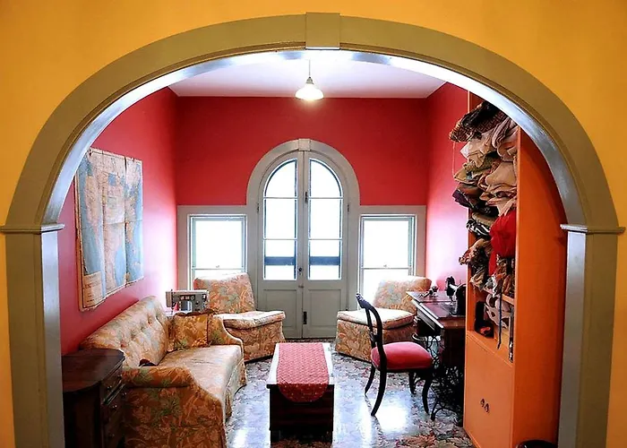 Charmingly Historic Cottage Rental Perfect For Large Groups In Aurora, New York