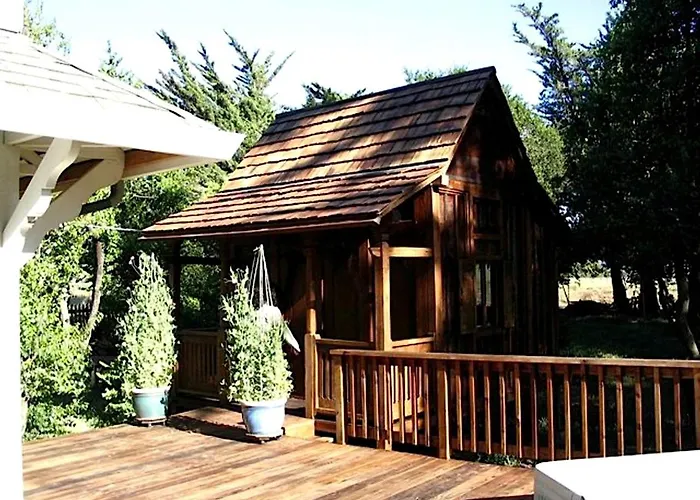 Antique Indonesian Teakwood Cottage For A Romantic Getaway In Petaluma, California