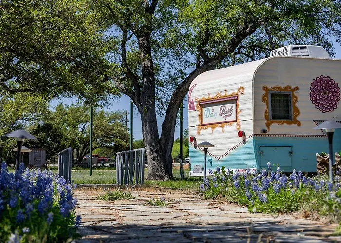 Newly Renovated Camper With Fresh Decor And Tiny Deck In Texas