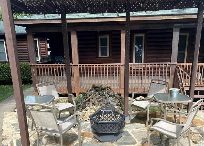 Hillside Haven Cabin With Hot Tub In Rutherfordton, Nc