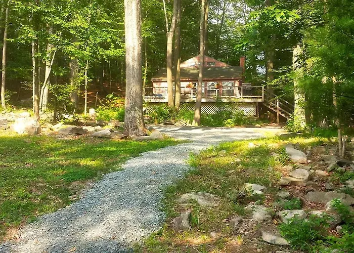 Lakefront Cabin Rental With Incredible Sunsets On Lake Wallenpaupack, Pennsylvania