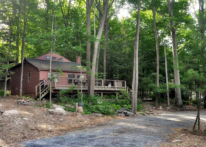 Lakefront Cabin Rental With Incredible Sunsets On Lake Wallenpaupack, Pennsylvania