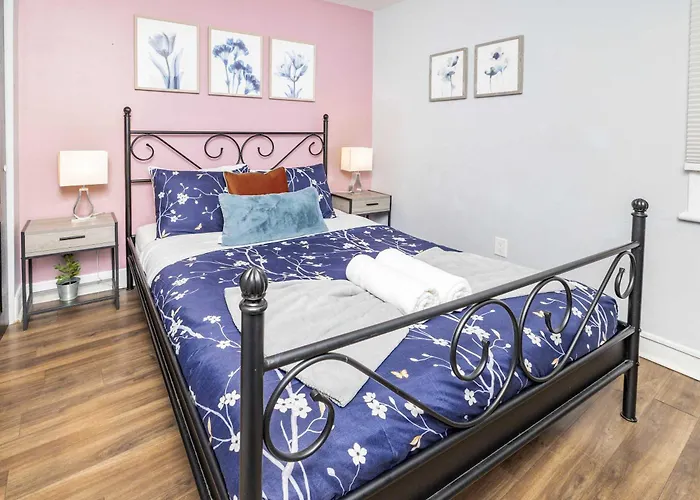 Urban 1Br Gem With Kitchen, Smart Tv & Workspace