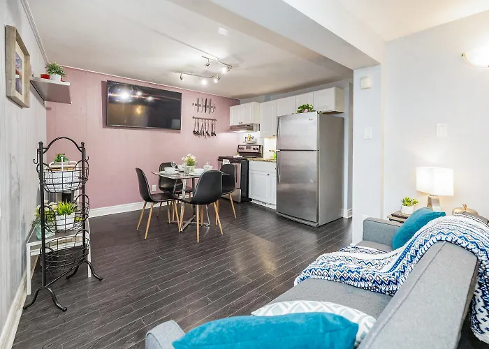 Stylish Ottawa Getaway For 5