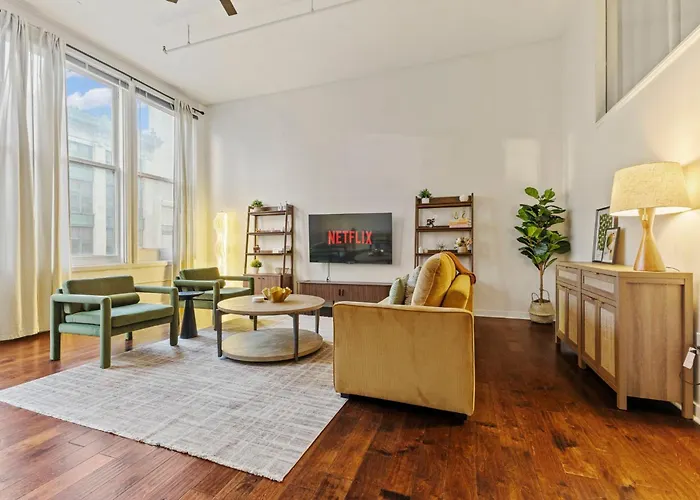 2Br Downtown Gem With Arcade Games! - Sleeps 7 - Near Convention Center - Stadium