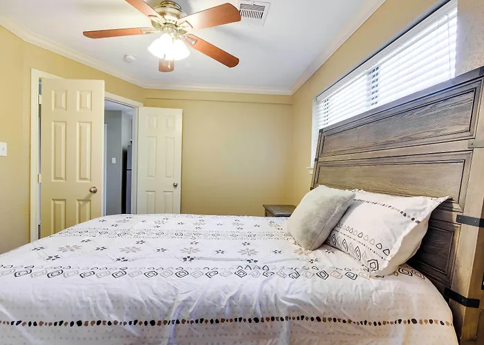 Cozy Texas City Guest House - 5 Mi To Beach!