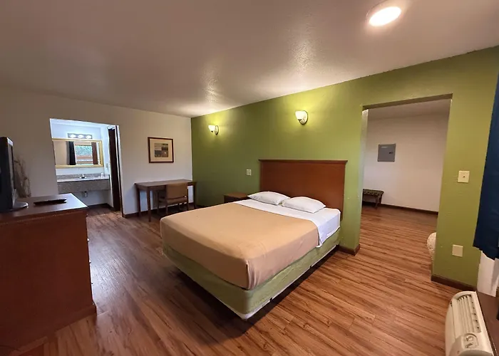 Relax Inn & Suites