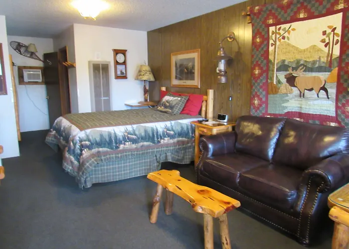 The Woodsman Country Lodge Motel