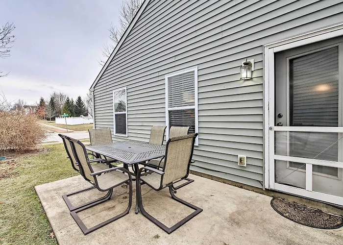 Patio Dining, 7 Mi To Purdue: Family Escape!