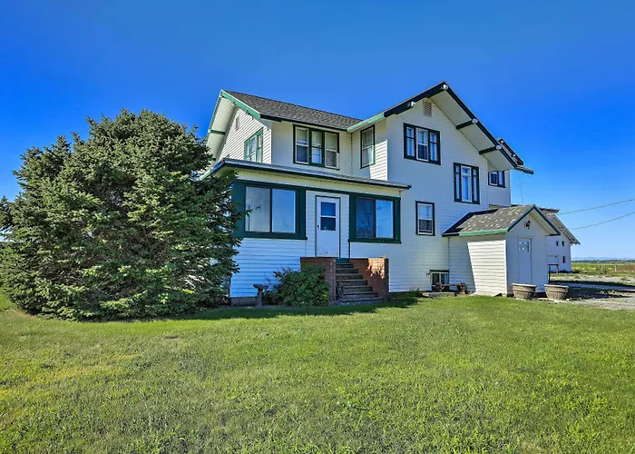 Wyoming Farmhouse Retreat! 10 Mi To Bighorn Canyon