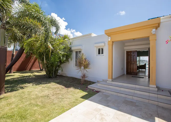 Charming 3-Bed Villa In Maho