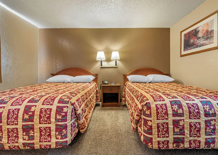 Pueblo Inn