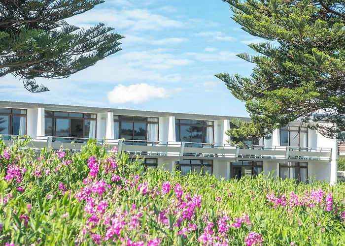 Whispering Sands Beachfront Motel