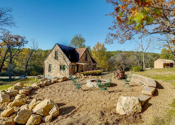 Old Stone Cottage Retreat In The Heart Of Missouri