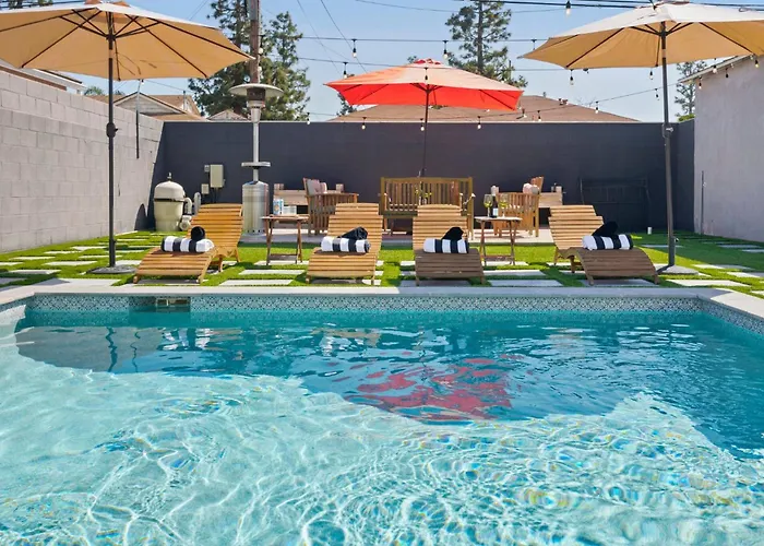 Pool House Retreat Near Lax, Sofi & Beach