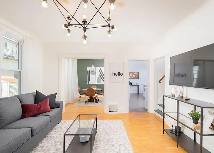 Downtown Walkable - 2 Bed 1 Bath King Bed