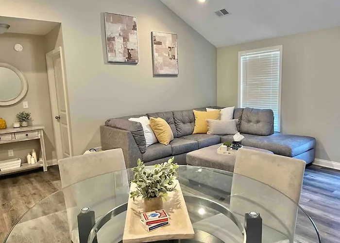 Modern 2Bd 2Ba - Near I75, No Steps, Free Wifi