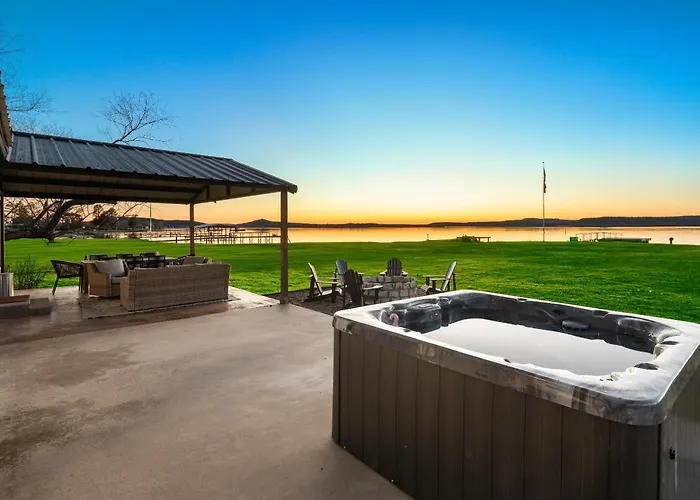 Lakefront Gem W/ Hot Tub & Game Room In Graford