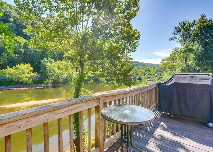 Franklin Home W/ Deck, Creek Views: Walk To Shops