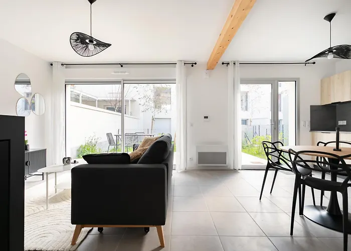Jolie Maison Lumineuse De Style Industriel