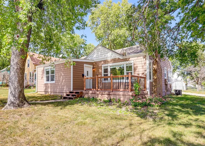 Half-Mi To Dtwn Yankton & River: Charming Home!