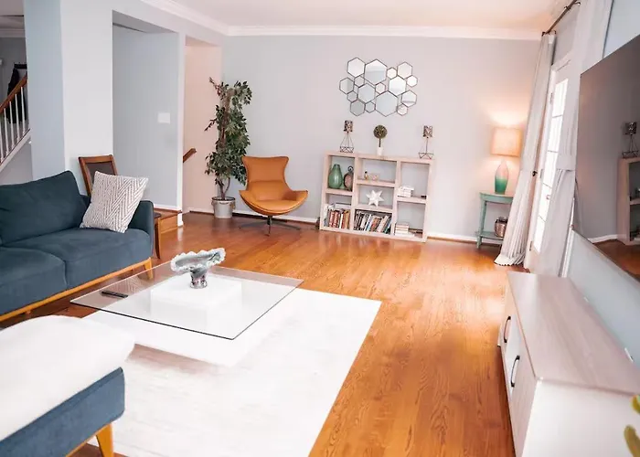 Cozy Springfield Townhome , Wifi , Pet Friendly