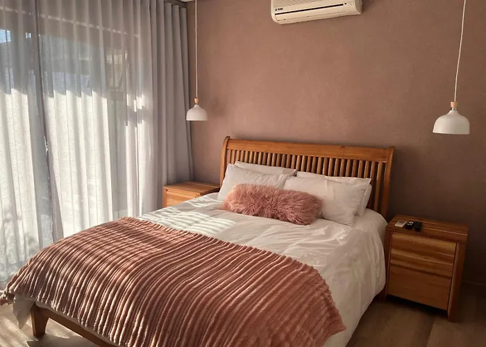 18 On Louvre Guesthouse