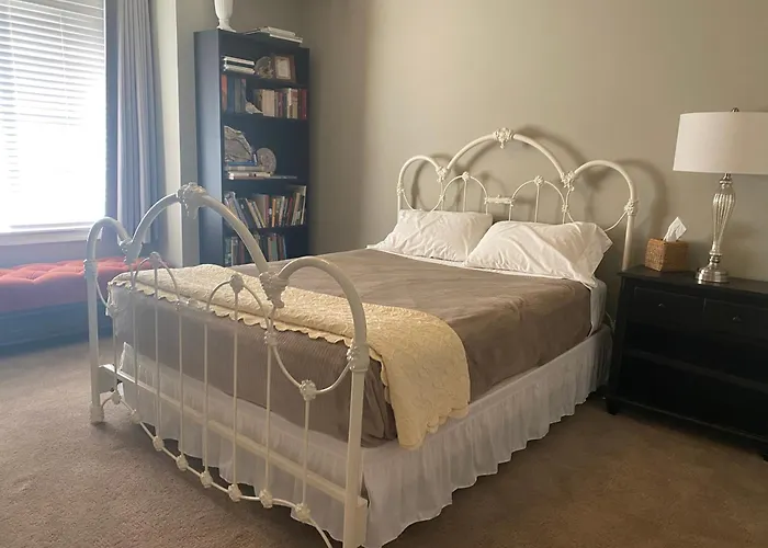 South Seattle Gated Community 90 Day Minimum
