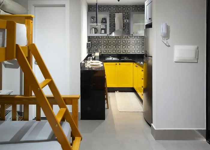 113-Studio Amplo e completo com ar condicionado prox UEL