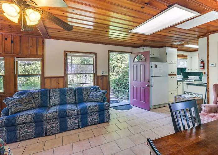 Trails On-Site! Pet-Friendly Lake Whitney Cottage