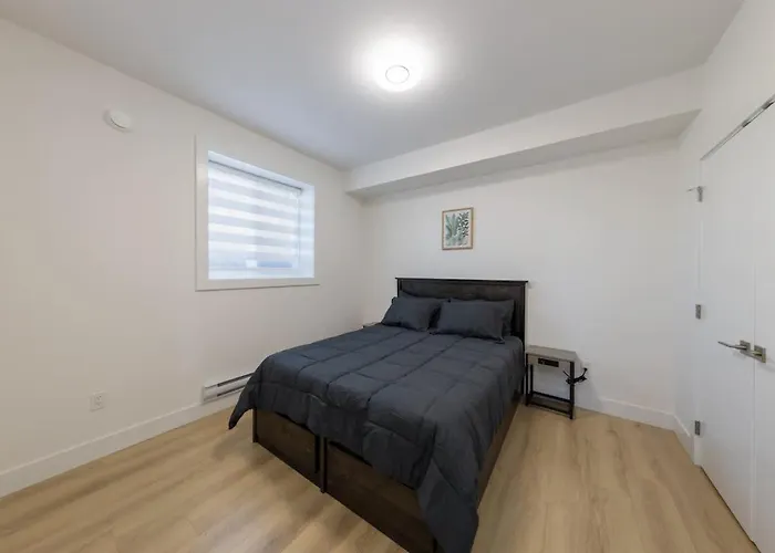 Tranquil 2-Bedroom Basement Suite Relaxing Stay
